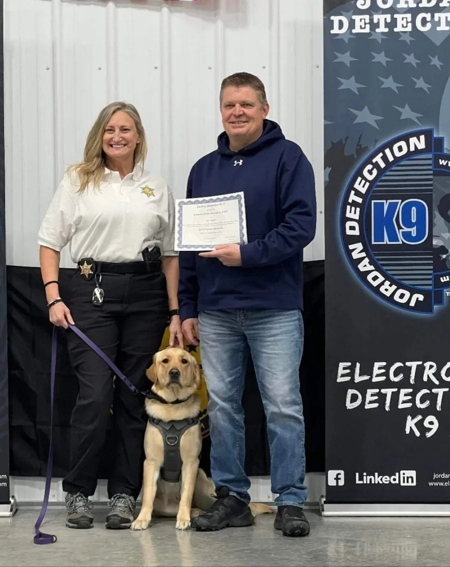 Laura and Estie receiving certification from Jordan Detection K9